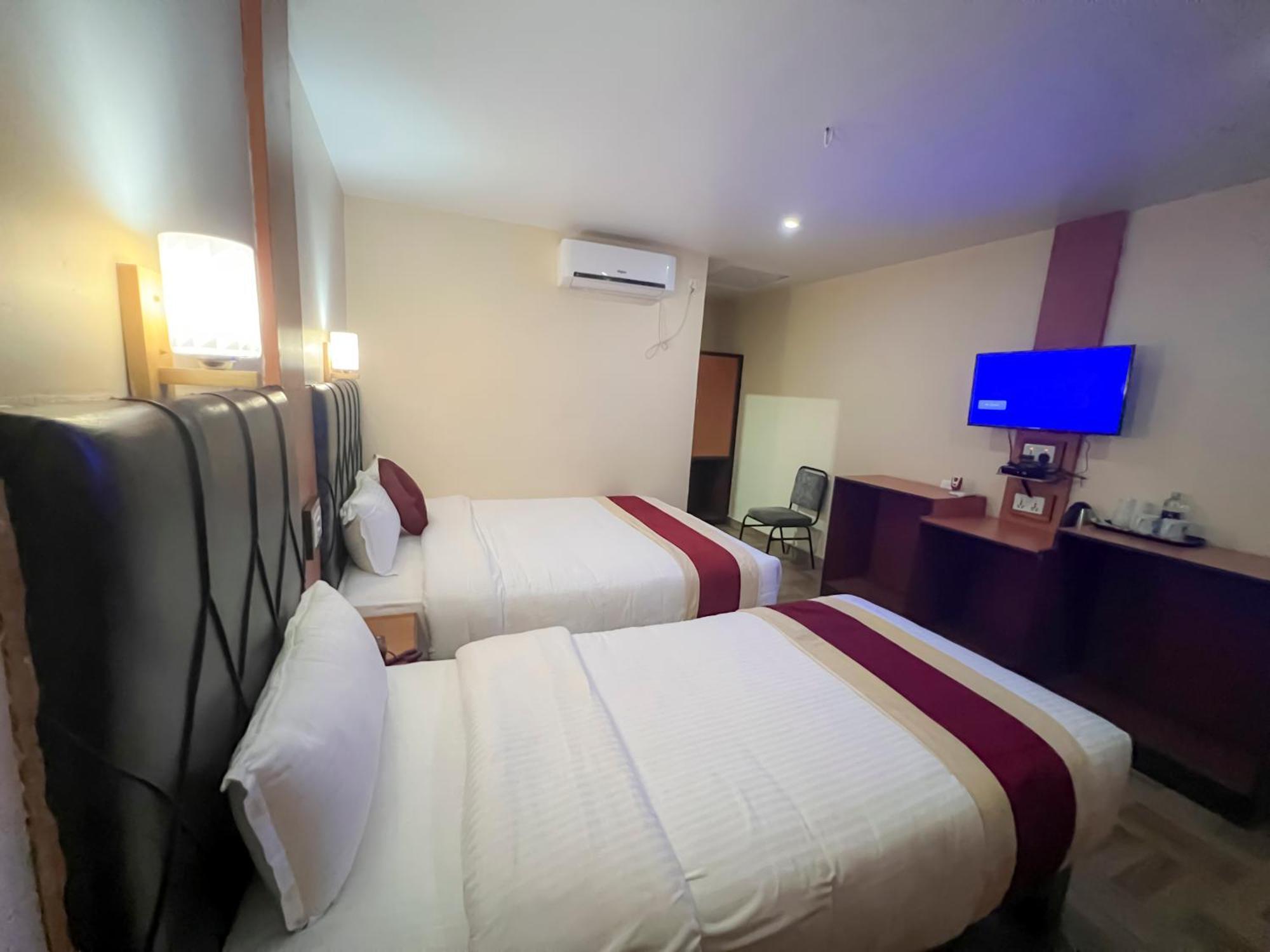 Ama Garden Sauraha Hotel Exterior photo