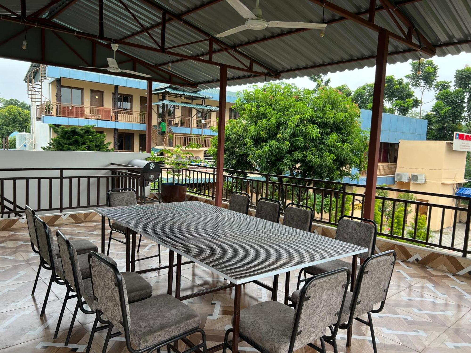Ama Garden Sauraha Hotel Exterior photo